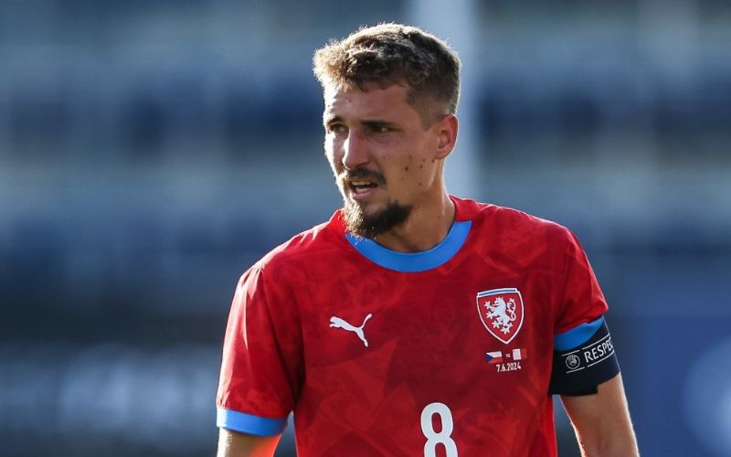 Màu áo thi đấu của đội bóng Cộng hòa Séc có màu đỏ tượng trưng cho dũng cảm