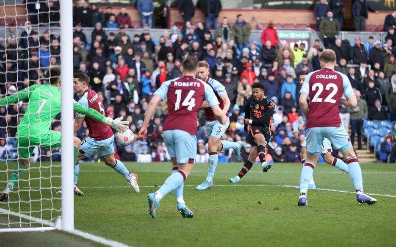 CLB Burnley nổi bật với lối chơi kỷ luật, pressing mạnh mẽ và phòng ngự chắc chắn